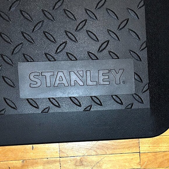 NEW STANLEY BLACK 20.5"X31" ANTI-FATIGUE UTILITY MAT - Picture 4 of 4